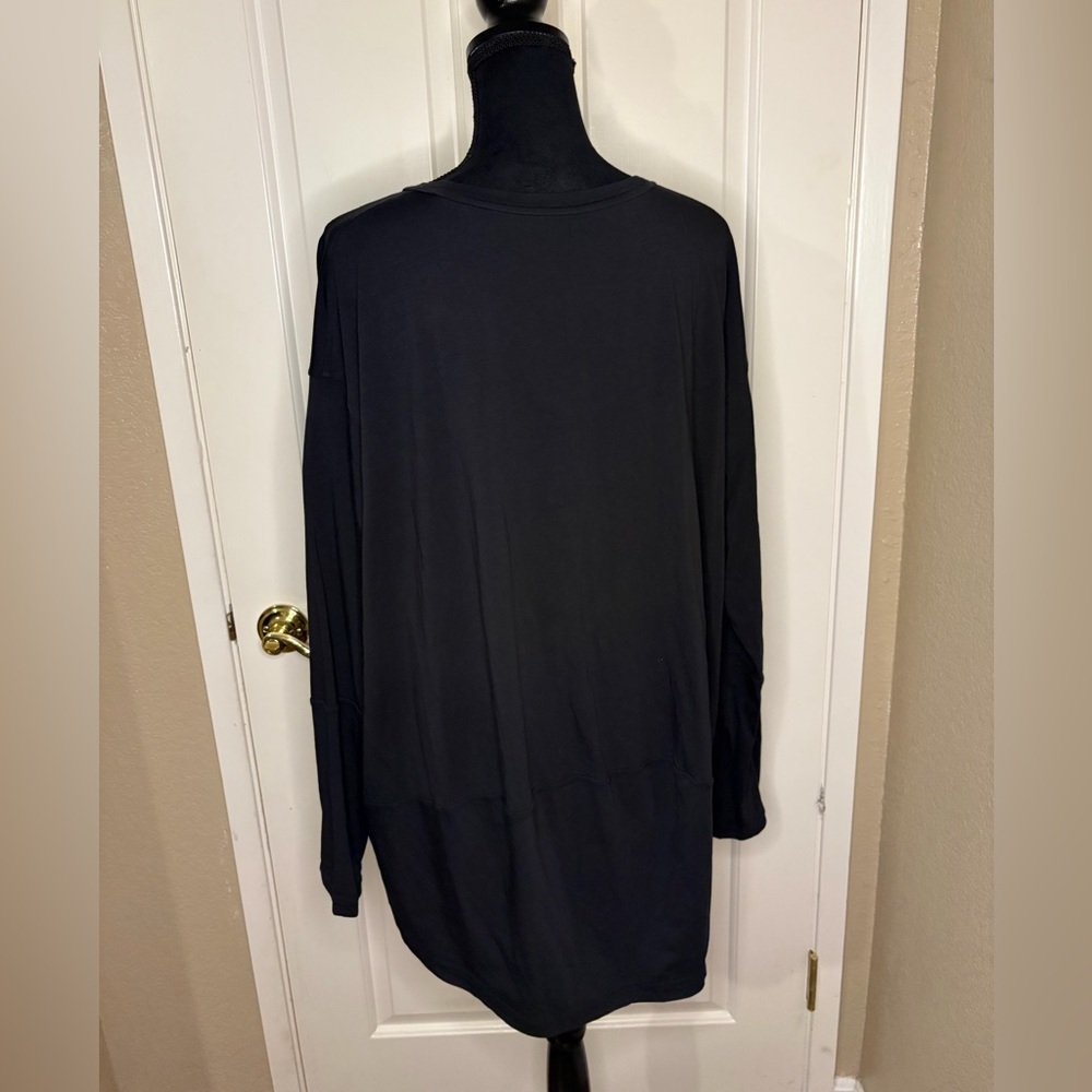 lululemon athletica Black Long Sleeve V-Neck Top - Picture 2 of 3